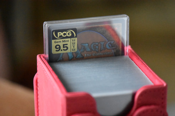 Niv-Mizzet Borderless PCG 9.5 Gem Mint in a Slim Player Slab inside a deckbox - back view